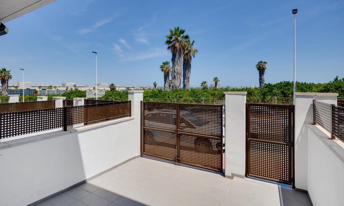 Segunda mano - Adosado -
Torrevieja - La Siesta