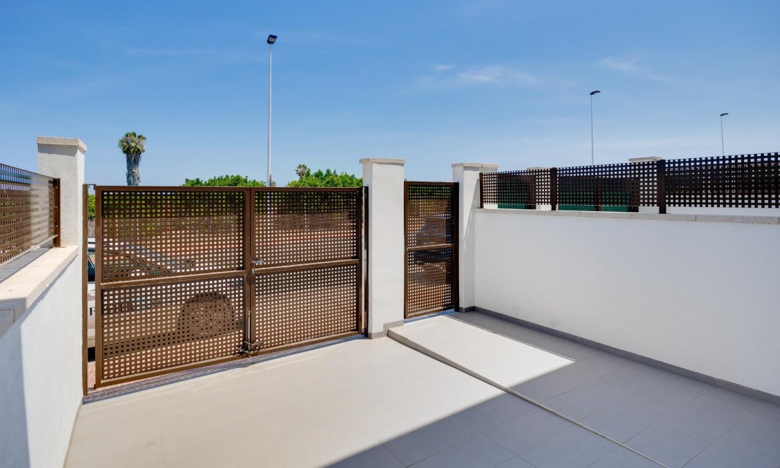 Segunda mano - Adosado -
Torrevieja - La Siesta