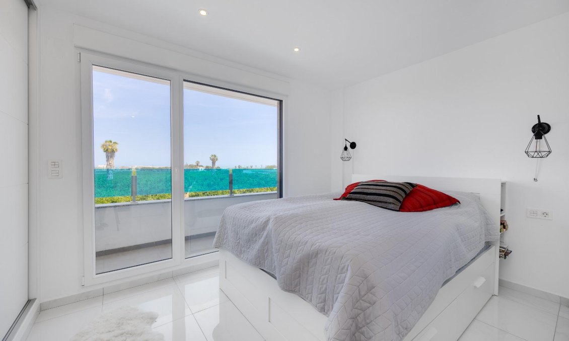 Segunda mano - Adosado -
Torrevieja - La Siesta