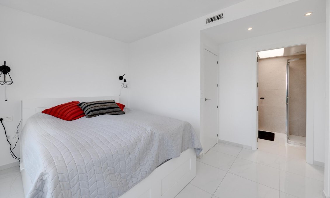 Segunda mano - Adosado -
Torrevieja - La Siesta
