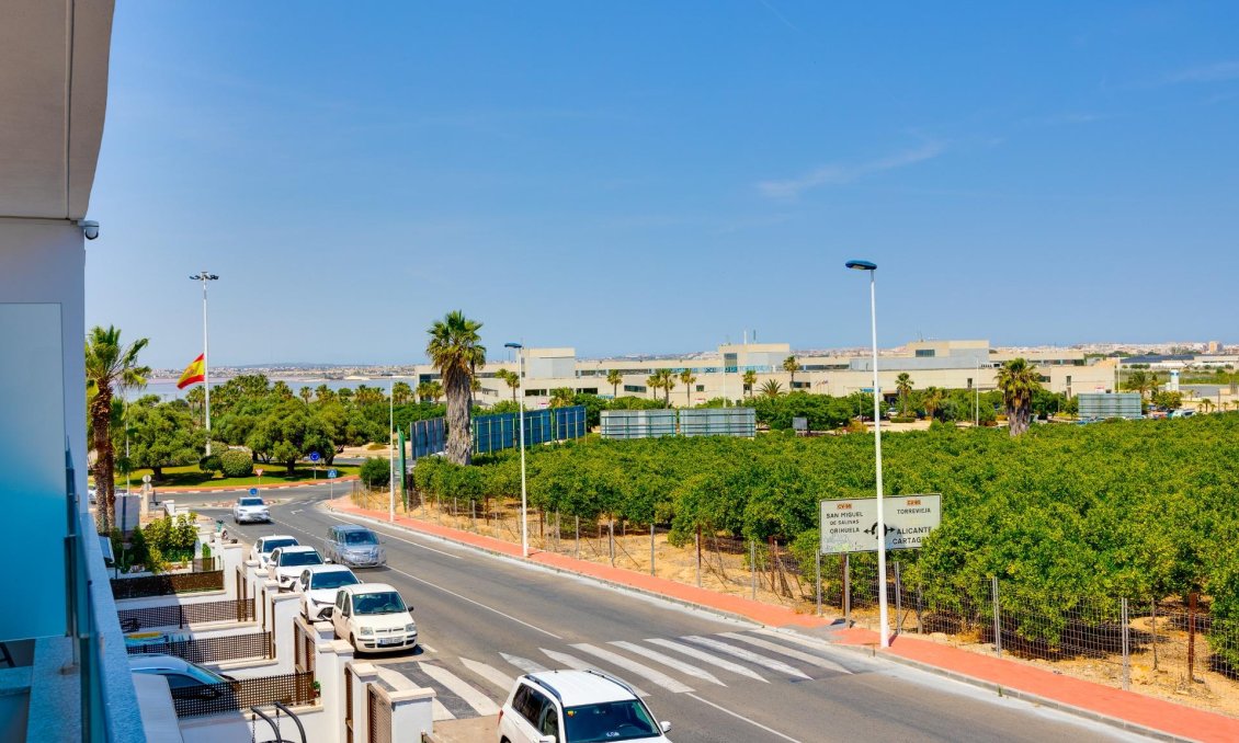Segunda mano - Adosado -
Torrevieja - La Siesta