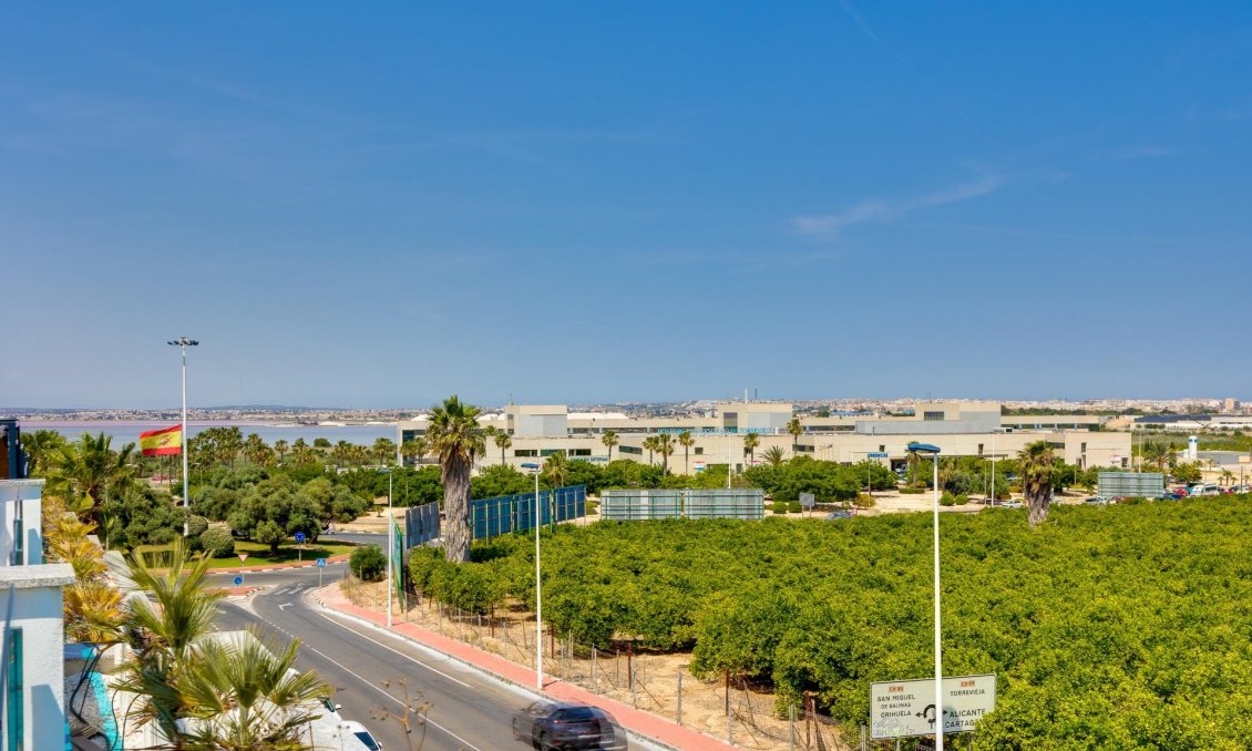 Segunda mano - Adosado -
Torrevieja - La Siesta