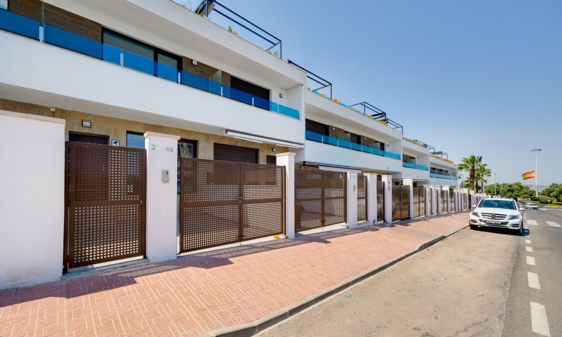 Segunda mano - Adosado -
Torrevieja - La Siesta