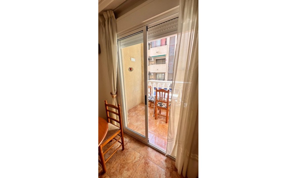 Revânzare - Apartament -
Torrevieja - PARQUE DE LAS NACIONES