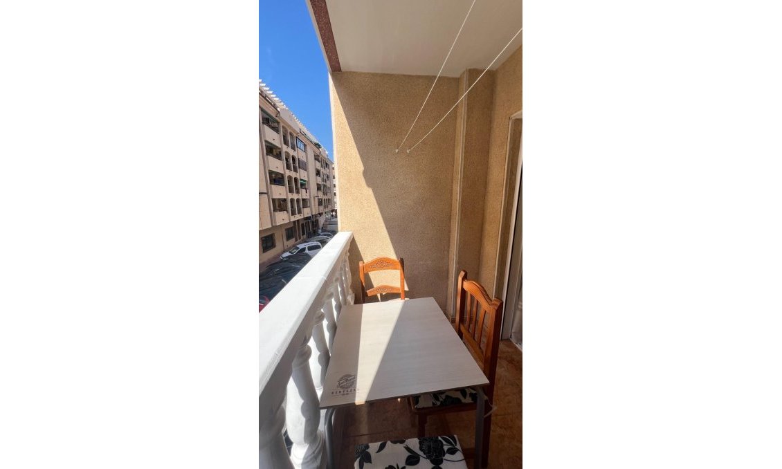 Revânzare - Apartament -
Torrevieja - PARQUE DE LAS NACIONES
