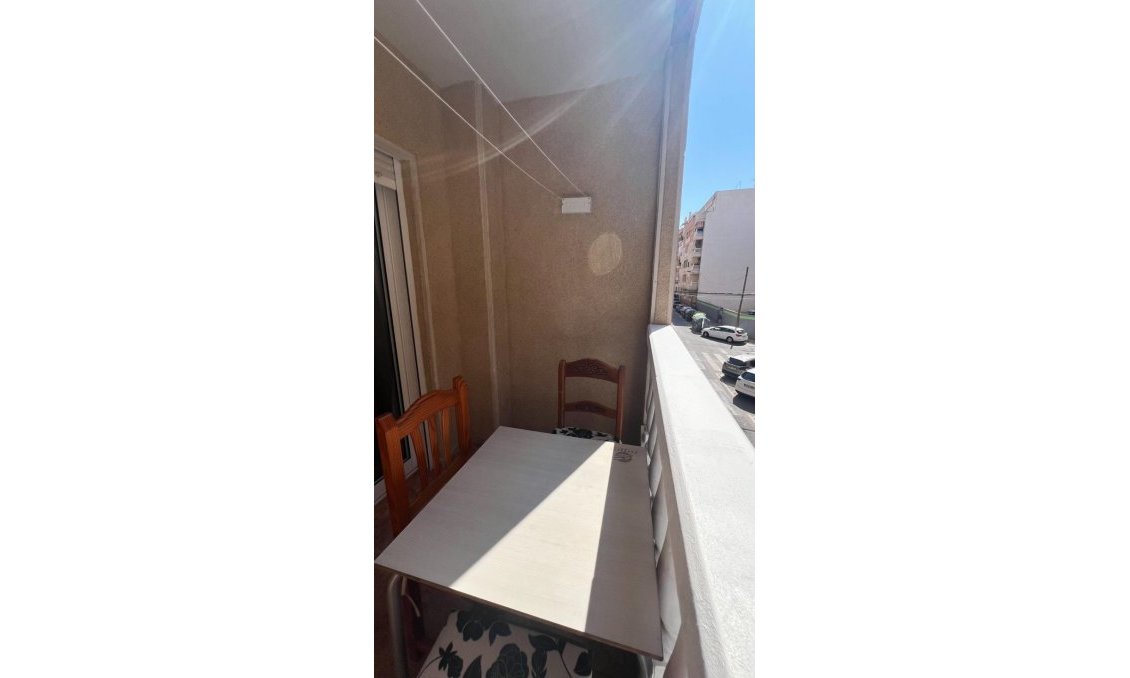 Revânzare - Apartament -
Torrevieja - PARQUE DE LAS NACIONES