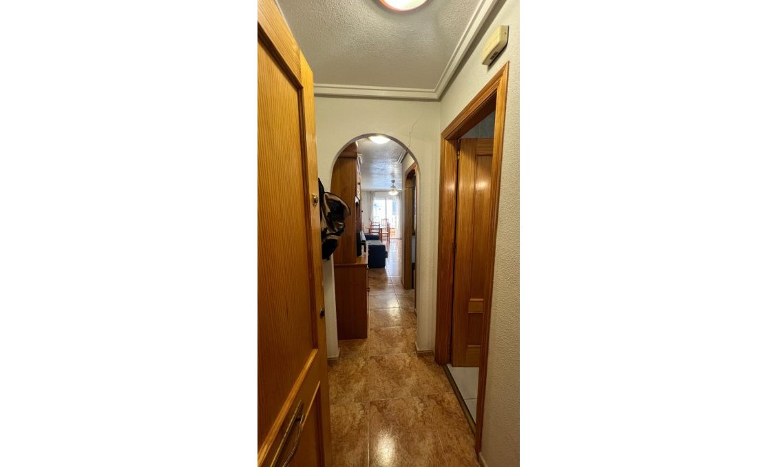 Revânzare - Apartament -
Torrevieja - PARQUE DE LAS NACIONES