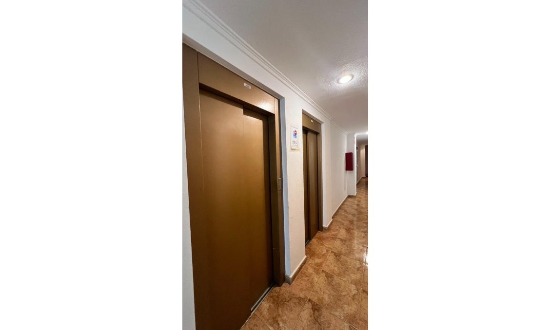Revânzare - Apartament -
Torrevieja - PARQUE DE LAS NACIONES