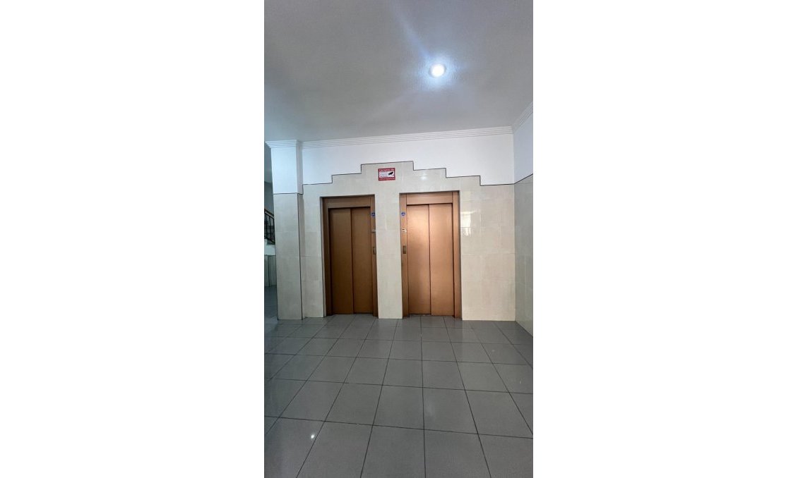 Revânzare - Apartament -
Torrevieja - PARQUE DE LAS NACIONES