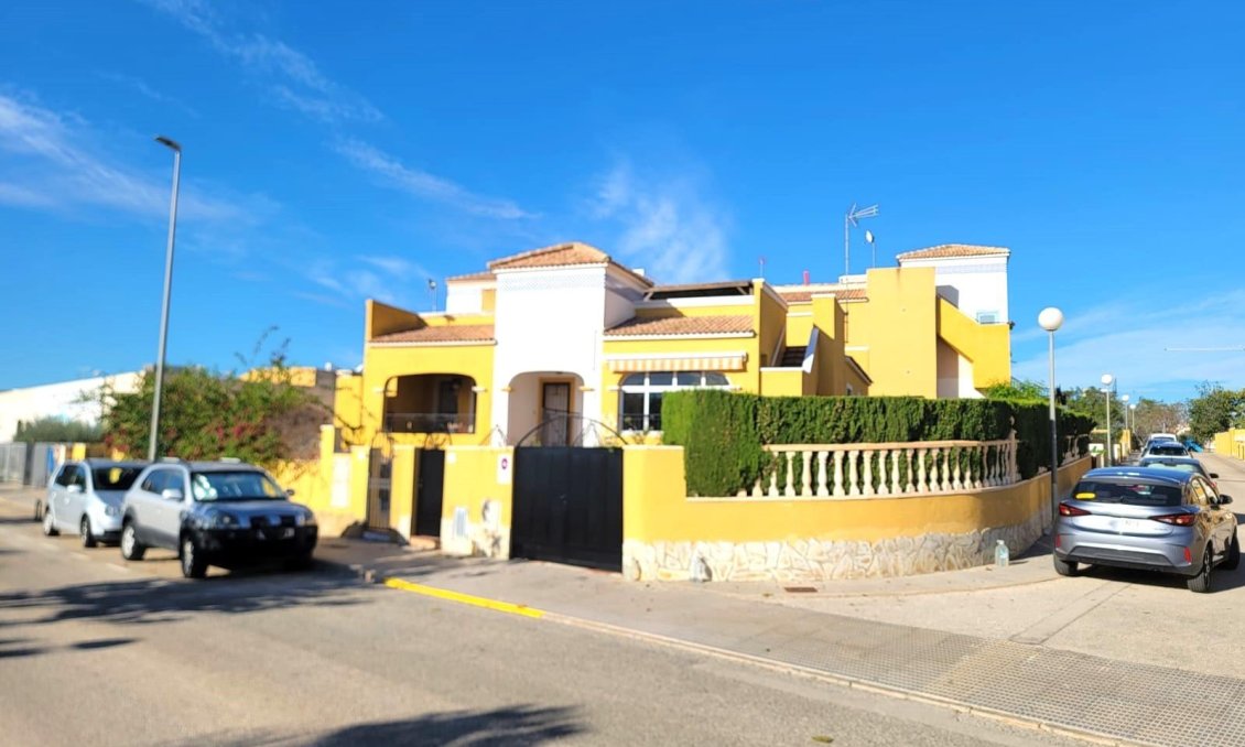 Segunda mano - Adosado -
Los Montesinos - Los Montesinos - Urb. La Herrada