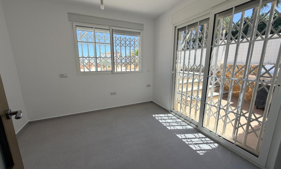 Segunda mano - Villa -
Torrevieja - Costa Blanca