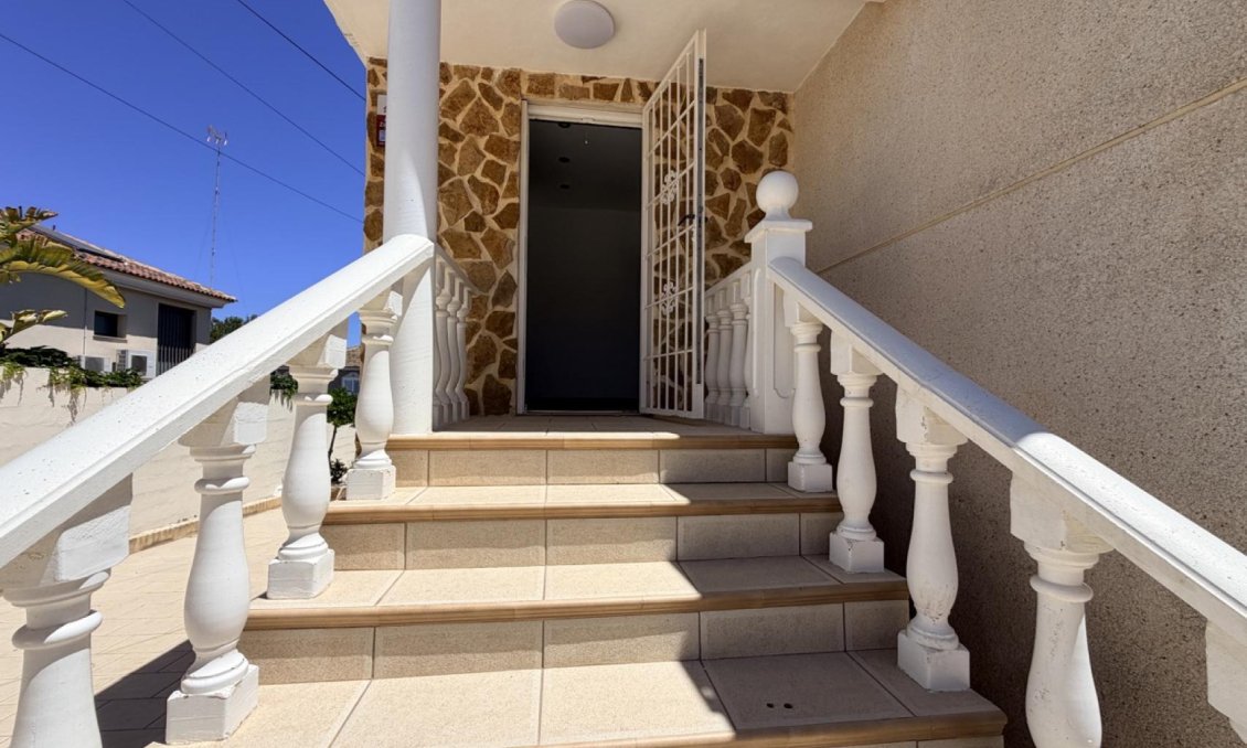 Segunda mano - Villa -
Torrevieja - Costa Blanca