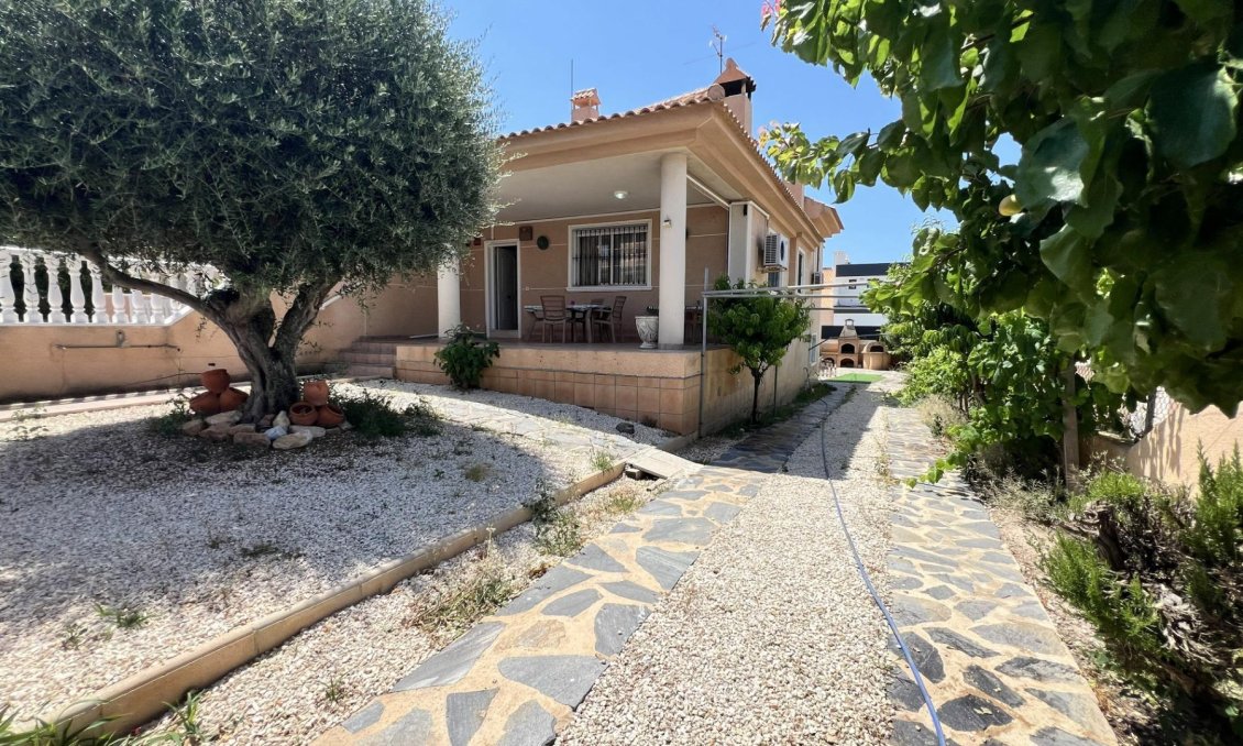 Segunda mano - Villa / Semi pareado -
Torrevieja - Aguas Nuevas