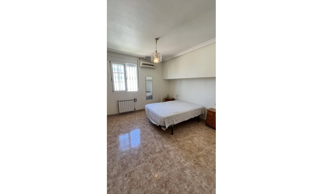 Segunda mano - Villa / Semi pareado -
Torrevieja - Aguas Nuevas