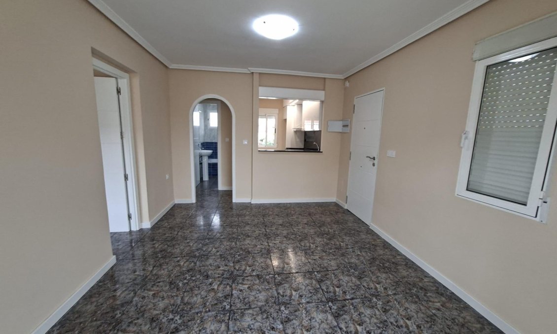Segunda mano - Bungalow -
Orihuela Costa - Punta Prima