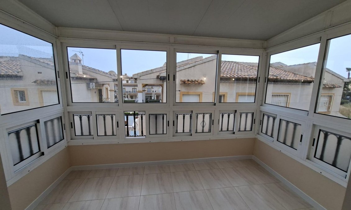Segunda mano - Bungalow -
Orihuela Costa - Punta Prima