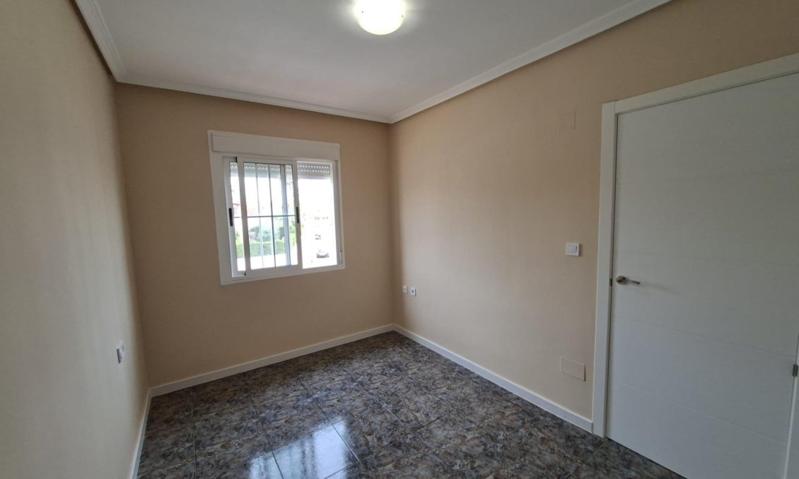 Segunda mano - Bungalow -
Orihuela Costa - Punta Prima