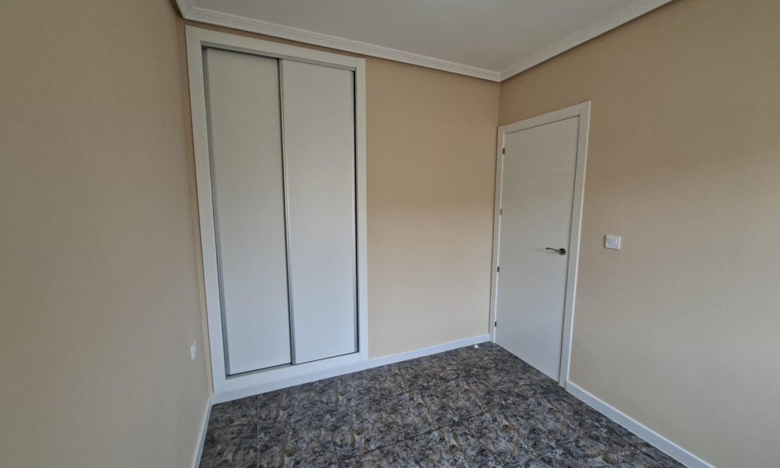 Segunda mano - Bungalow -
Orihuela Costa - Punta Prima