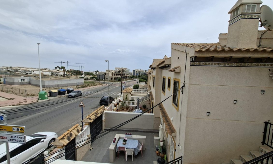 Segunda mano - Bungalow -
Orihuela Costa - Punta Prima