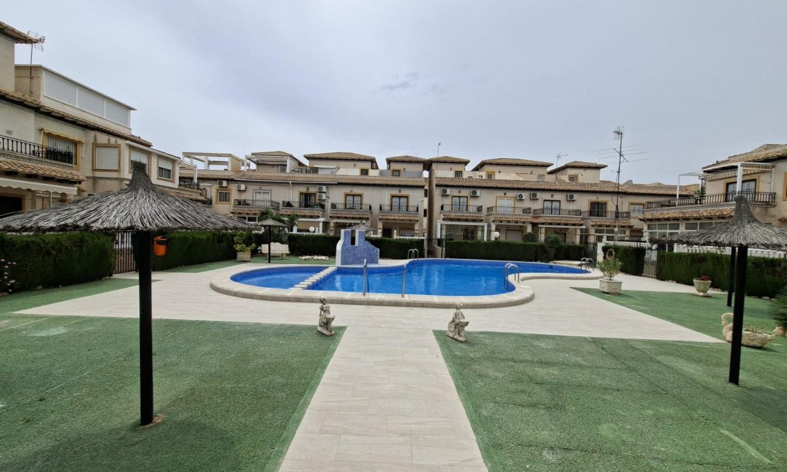 Segunda mano - Bungalow -
Orihuela Costa - Punta Prima