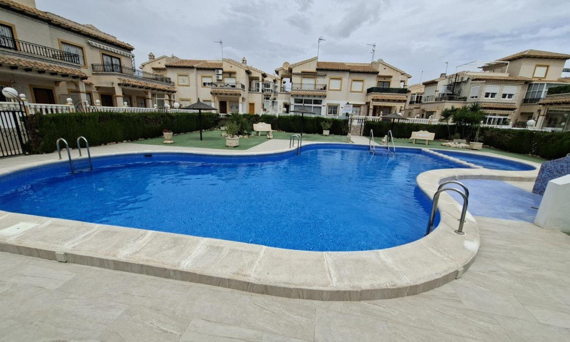 Segunda mano - Bungalow -
Orihuela Costa - Punta Prima