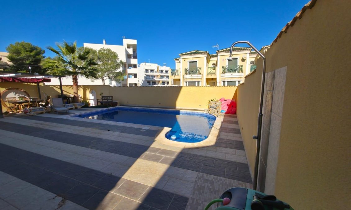 Wiederverkauf - Villa -
Orihuela Costa - Villamartín-las Filipinas