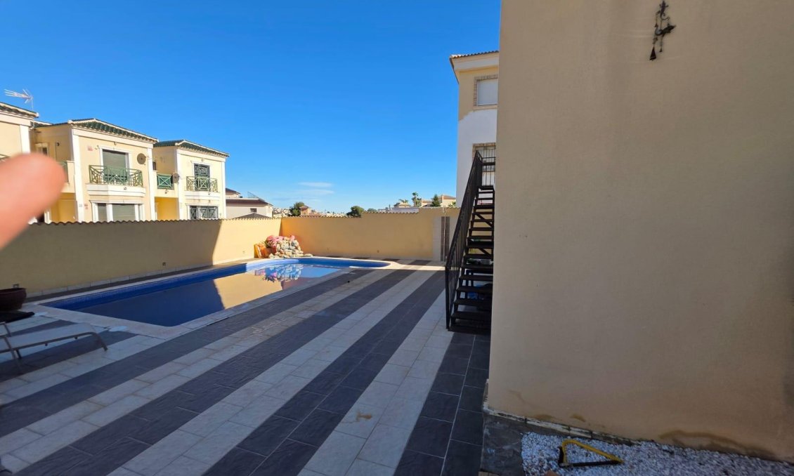 Wiederverkauf - Villa -
Orihuela Costa - Villamartín-las Filipinas