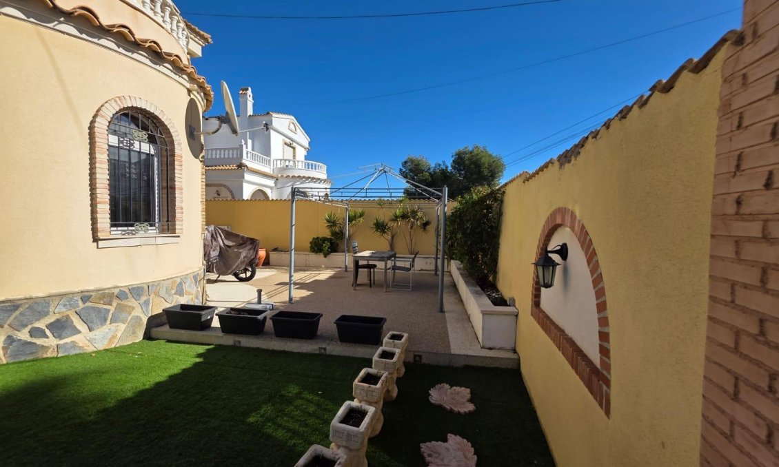 Wiederverkauf - Villa -
Orihuela Costa - Villamartín-las Filipinas