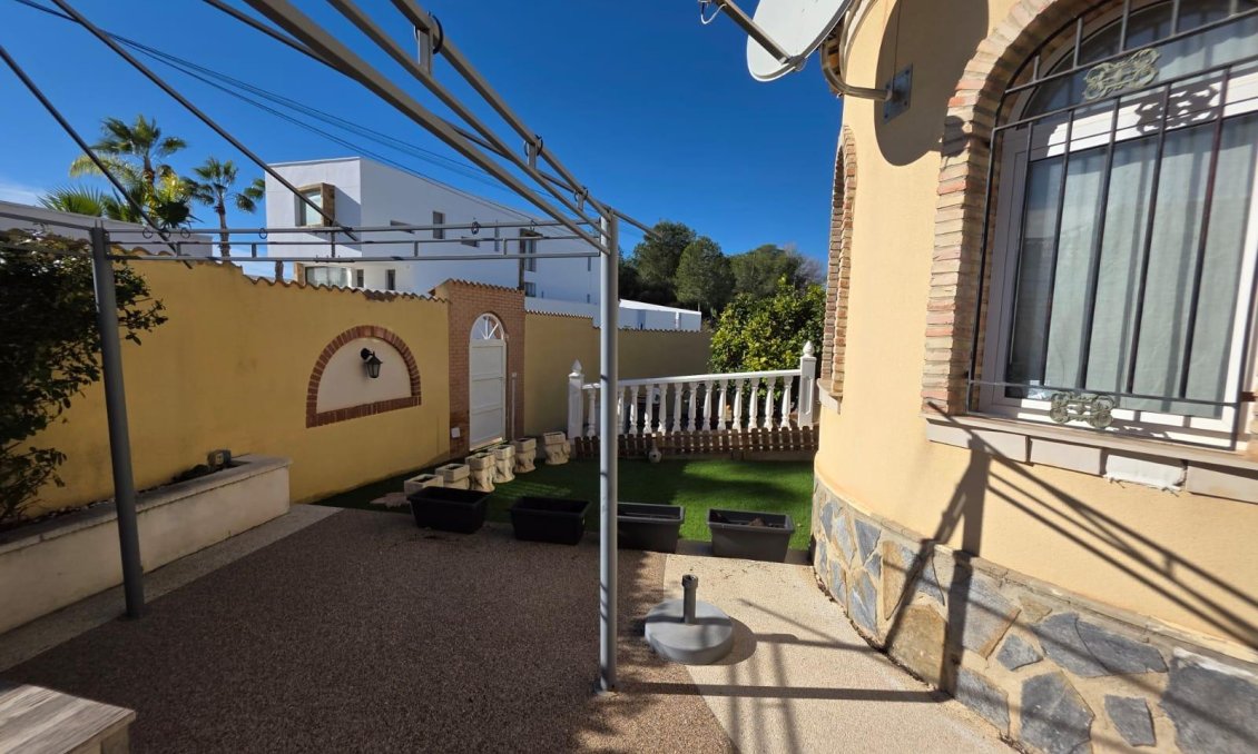 Wiederverkauf - Villa -
Orihuela Costa - Villamartín-las Filipinas