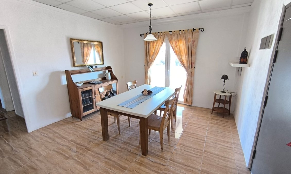 Segunda mano - Villa -
Villena - Inland