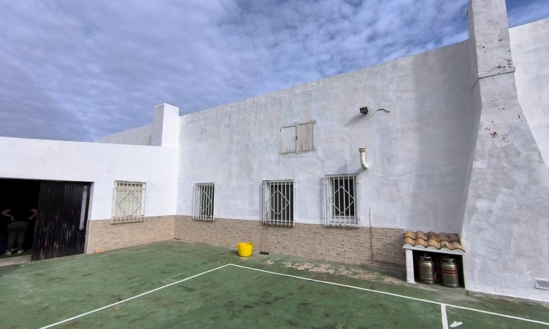 Segunda mano - Villa -
Villena - Inland
