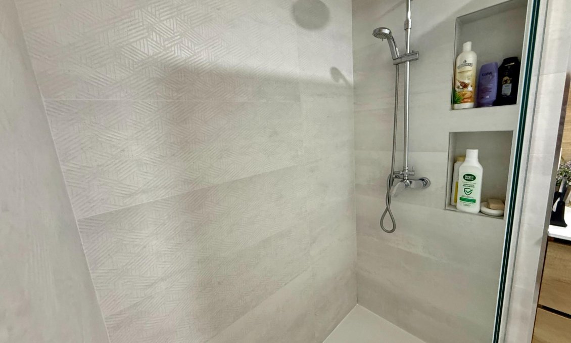 Segunda mano - Apartamento -
Torrevieja - Centro