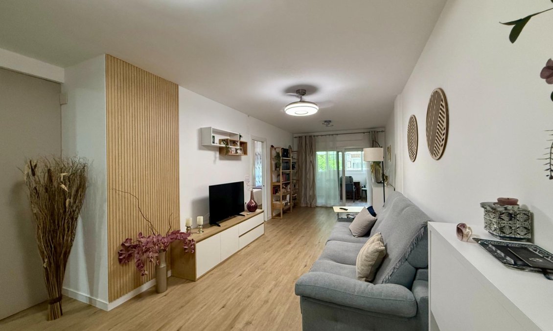 Segunda mano - Apartamento -
Torrevieja - Centro