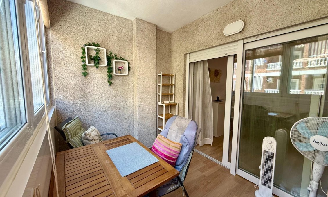 Segunda mano - Apartamento -
Torrevieja - Centro