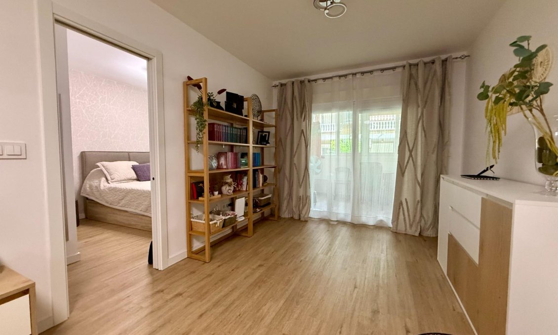 Segunda mano - Apartamento -
Torrevieja - Centro