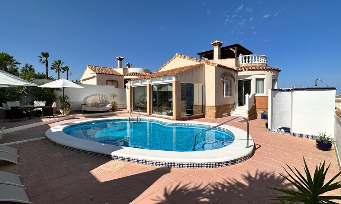 Segunda mano - Villa -
San Miguel de Salinas - Inland