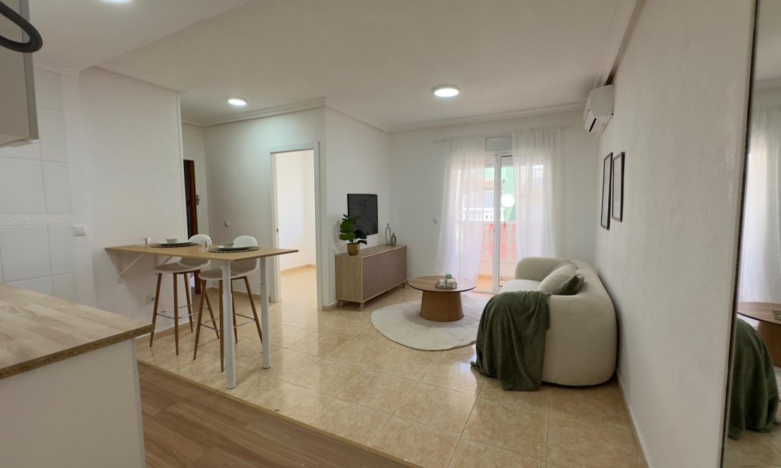 Segunda mano - Apartamento -
Torrevieja - Centro