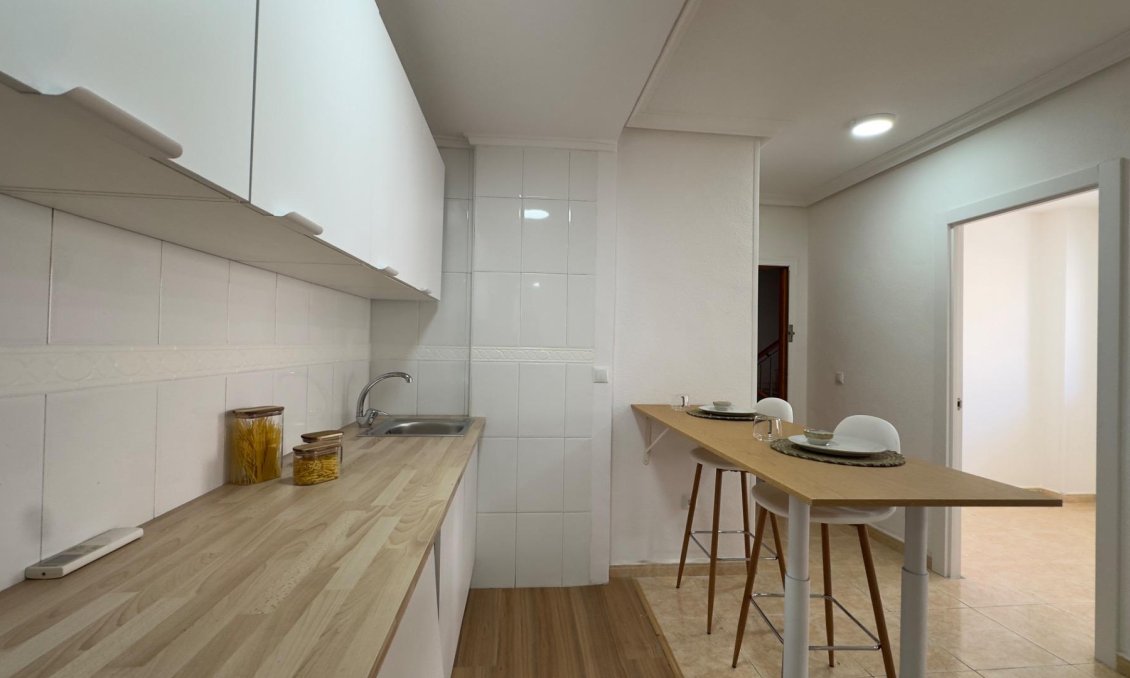Segunda mano - Apartamento -
Torrevieja - Centro