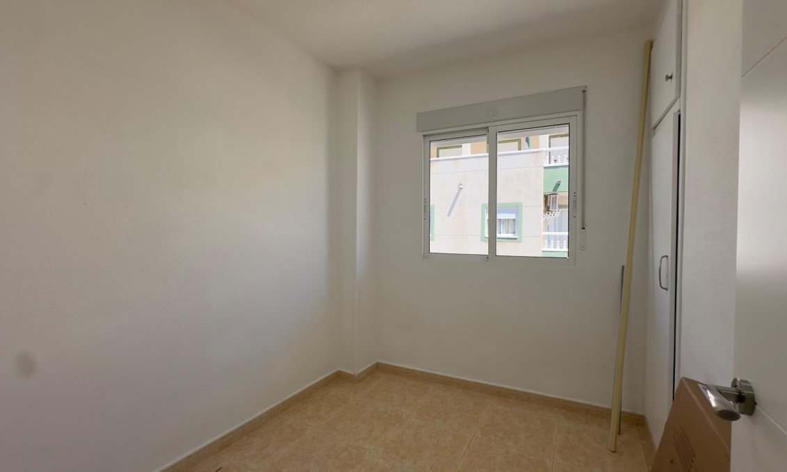 Segunda mano - Apartamento -
Torrevieja - Centro