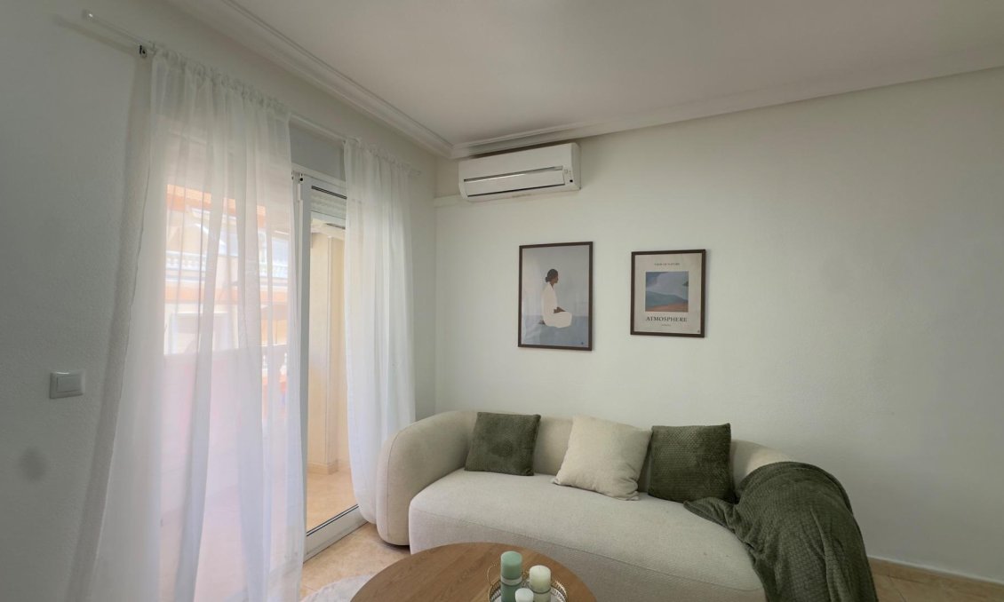 Segunda mano - Apartamento -
Torrevieja - Centro
