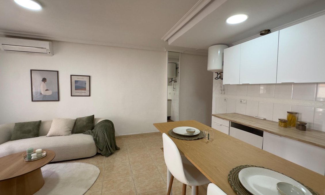 Segunda mano - Apartamento -
Torrevieja - Centro