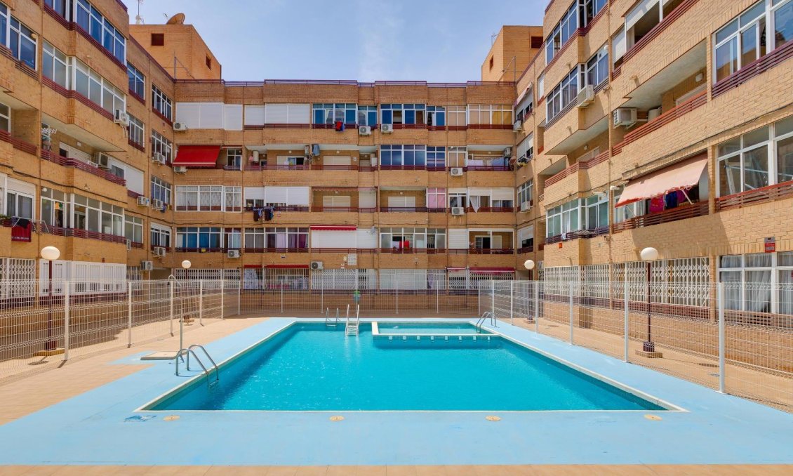 Revânzare - Apartament -
Torrevieja - Centro