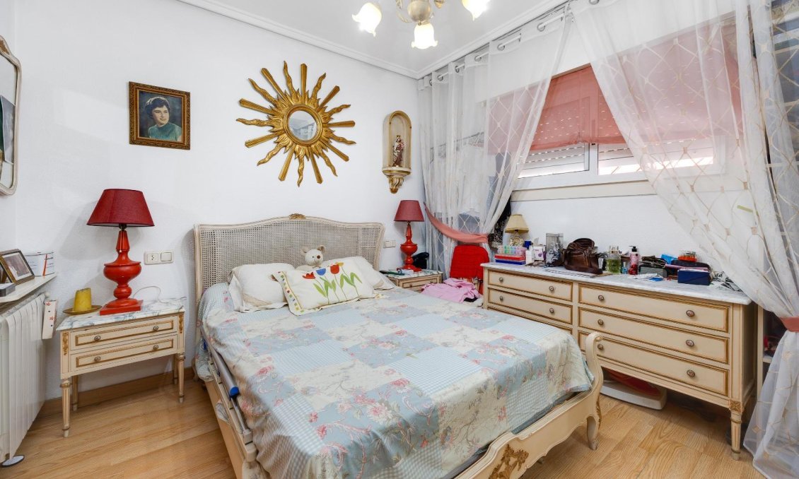 Revânzare - Apartament -
Torrevieja - Centro