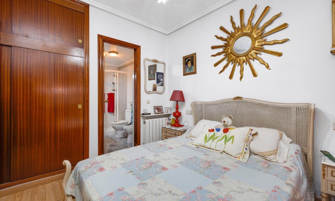 Revânzare - Apartament -
Torrevieja - Centro