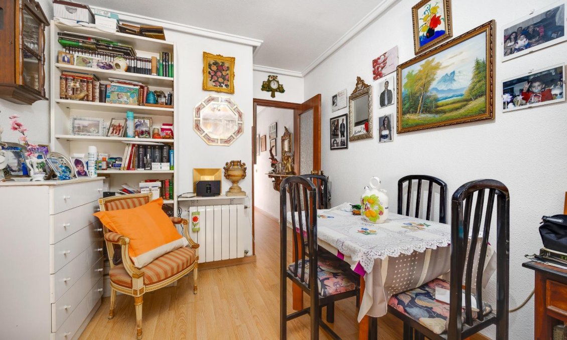 Revânzare - Apartament -
Torrevieja - Centro