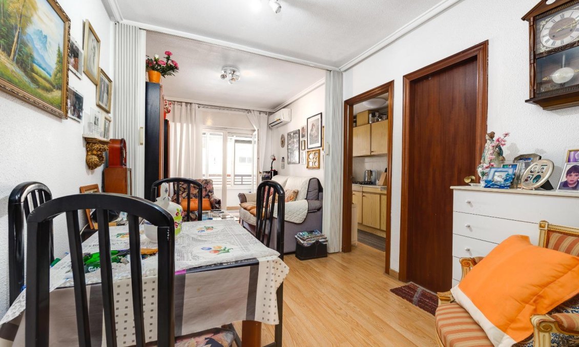 Revânzare - Apartament -
Torrevieja - Centro