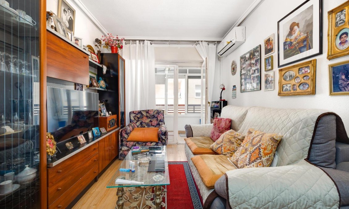 Revânzare - Apartament -
Torrevieja - Centro