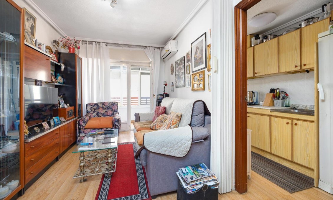 Revânzare - Apartament -
Torrevieja - Centro
