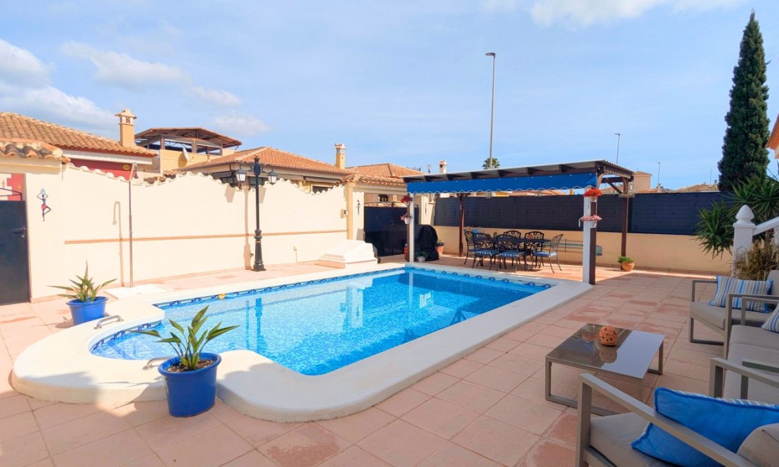 Revente - Villa -
Bigastro - Inland