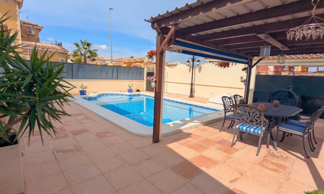 Revente - Villa -
Bigastro - Inland
